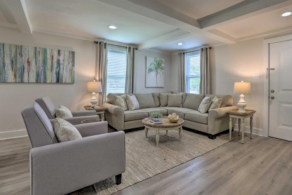 Dog-Friendly Galveston Home - Walk to Beach!