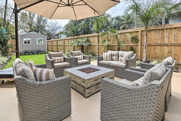 Dog-Friendly Galveston Home - Walk to Beach! image 1