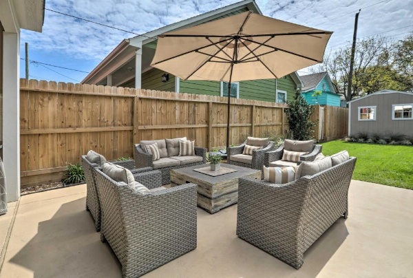 Dog-Friendly Galveston Home - Walk to Beach! image 25